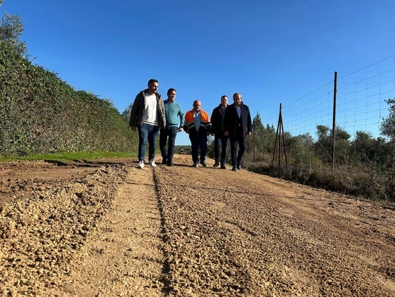 El área municipal de Agricultura mejora 25 caminos rurales