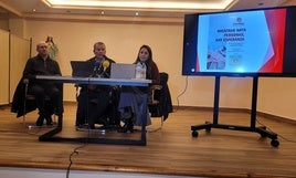Carlos Moreno, Manuel Ruz y Lourdes María Roldán durante la presentación de la sede.