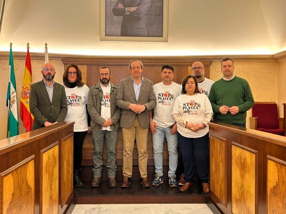 EL ALCALDE Y EDILES CON REPRESENTANTES DE LA PLATAFORMA.