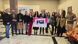 Autoridades, artistas y responsables de la ONCE que participaron en el acto de presentación del cupón.