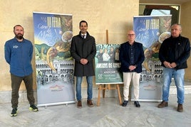 JUAN CARLOS MARTÍNEZ, CON MIEMBROS DE LA ASOCIACIÓN AROA EN LA PRESENTACIÓN DE ESTE VIERNES.