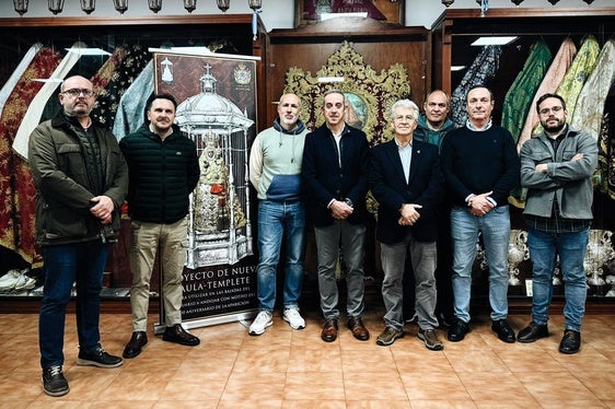 INTEGRANTES DE LA COMISIÓN TRAS LA FIRMA,