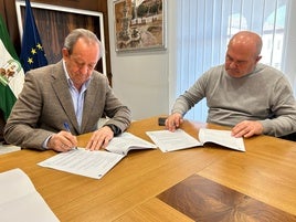 FRANCISCO CARMONA Y JUAN SEGADO DURANTE LA RÚBRICA.,