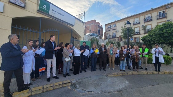 PROTESTA ESTA MAÑANA A LAS PUERTA DEL CENTRO DE SALUD DE ARJONA.
