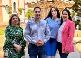 EMILIO RODRÍGUEZ CON PROFESIONALES SANITARIAS DE LA ZONA EN LA PRESENTACIÓN DE ESTA MAÑANA.