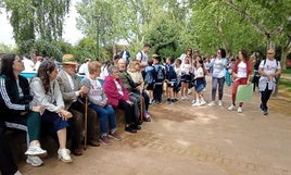Niños, adultos y mayores se unieron en una actividad desarrollada en Las Vistillas para ponderar en la importancia de cuidar la salud.