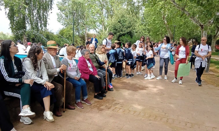 Una marcha intergeneracional propicia el fomento de hábitos saludables
