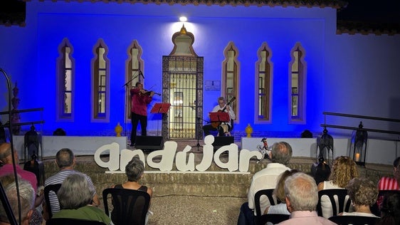 Un millar de personas se adentran en la música y el patrimonio