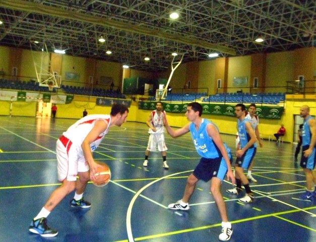 El CB Montajes Rueda de Andújar claudica ante el potencial del Cimbis Cádiz (78-92)
