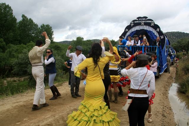 Los Romeros incian su peregrinación hacia la Basílica de la Virgen de la Cabeza