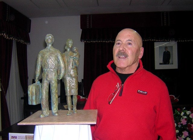 Lopera nombra a Pedro Monje hijo predilecto en el Día de Andalucía