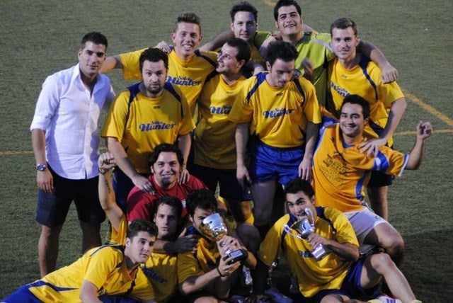 La copa Alcalde reúne a los mejores equipos de la liga local de fútbol 7