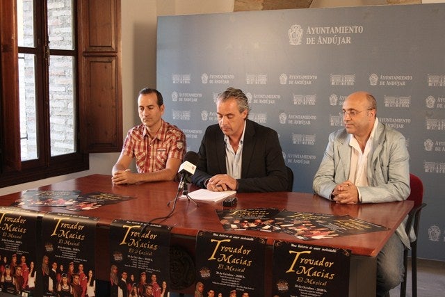 El espectáculo del Trovador Macías llega mañana domingo al Teatro Principal