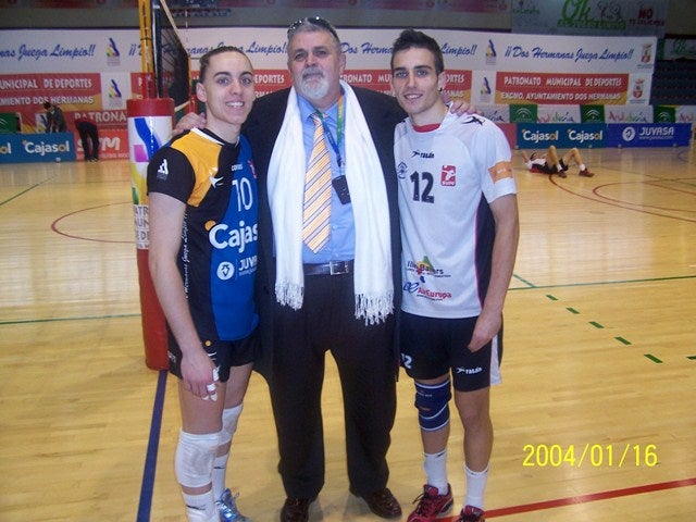 José Gutiérrez Menor recibe la insignia de plata del voleibol andaluz