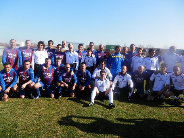 Toreros, veteranos y campeones olímpicos meten goles solidarios en el Nuevo Estadio