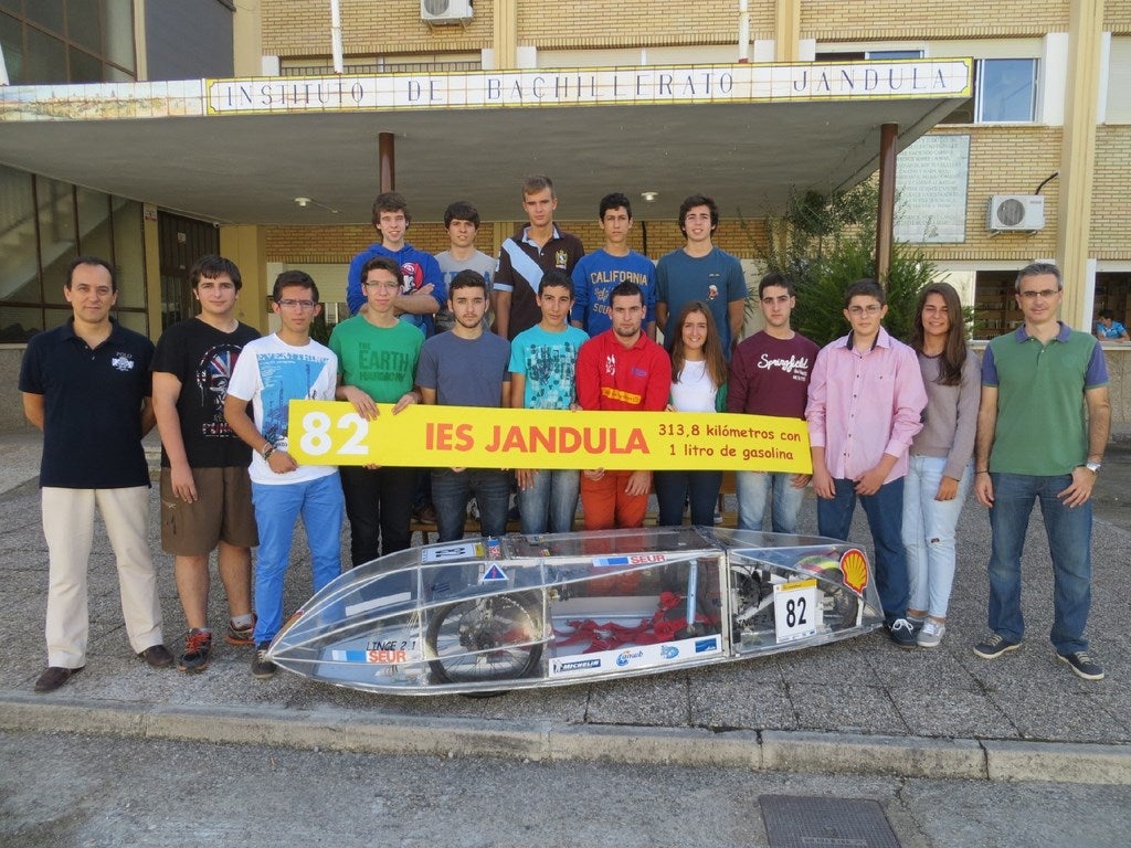 El proyecto del vehículo lince del IES Jándula recibe hoy la bandera de Andalucía