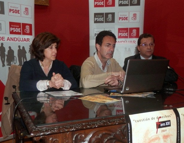 El forense Miguel Lorente dice en el Foro XXI que la Ley del Aborto no respeta la dignidad de la mujer