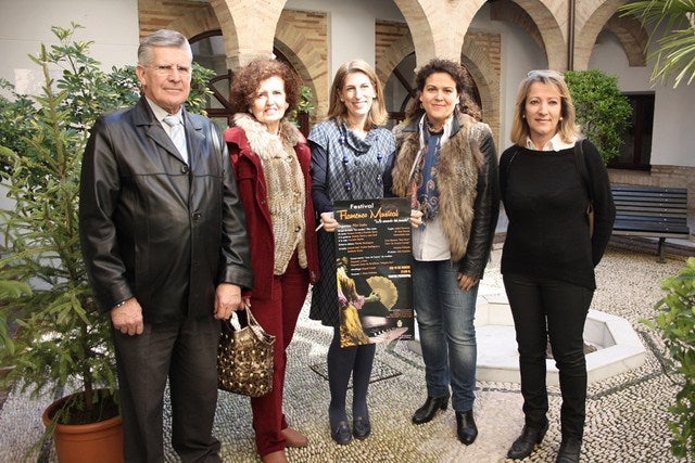 Pilar Liaño reune a su grupo de baile en un espectáculo a favor de la investigación contra el cáncer