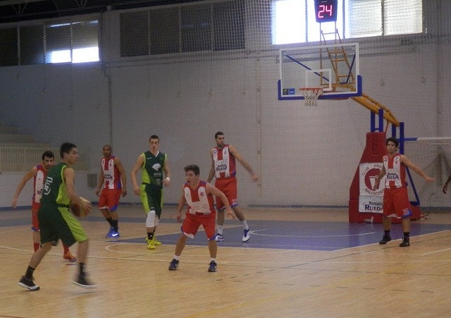 El CB Montajes Rueda de Andújar cae con contundencia ante el líder de su grupo de EBA de baloncesto
