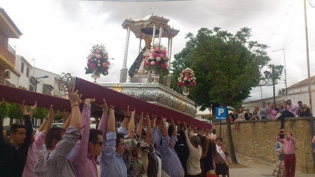 La Virgen de la Cabeza recorre las calles de Lopera