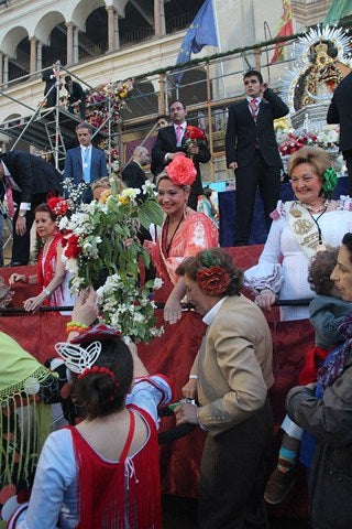 Andujar se engalana con flores a la Virgen de la Cabeza