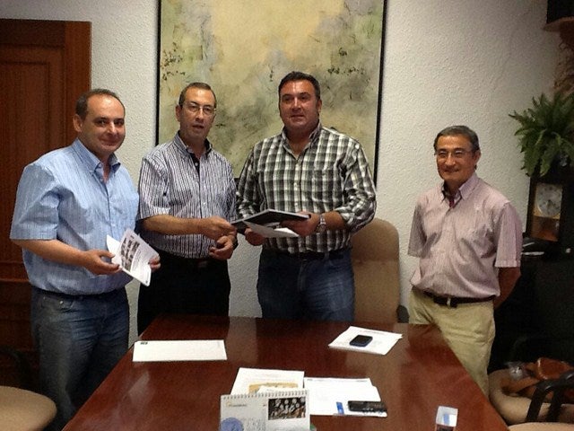 El delegado de Vivienda visita Arjonilla para materializar la rehabilitación energética de 50 viviendas