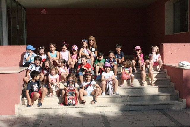 Los alumnos del Aula de Conciliación conocen el mundo de la escenografía