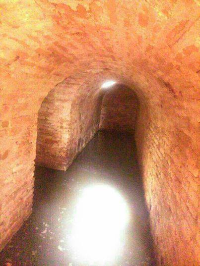 Las obras destapan una galería subterránea en la Corredera de Capuchinos