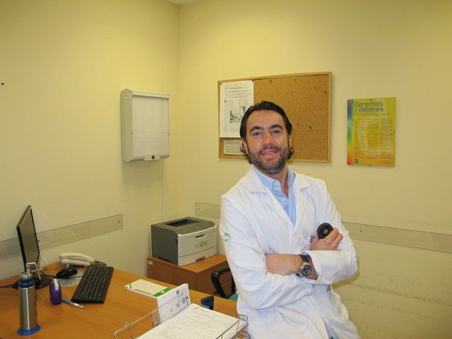 Pablo Fernandez-Crehuet, especialista en Dermatología del Alto Guadalquivir;  “El daño solar es acumulativo, no sólo cuenta el del último año, sino el recibido durante toda la vida”
