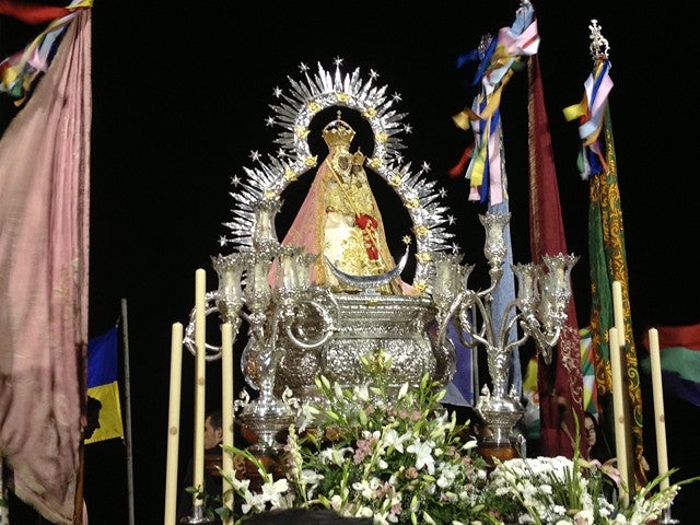 Manto de estrellas para La Morenita