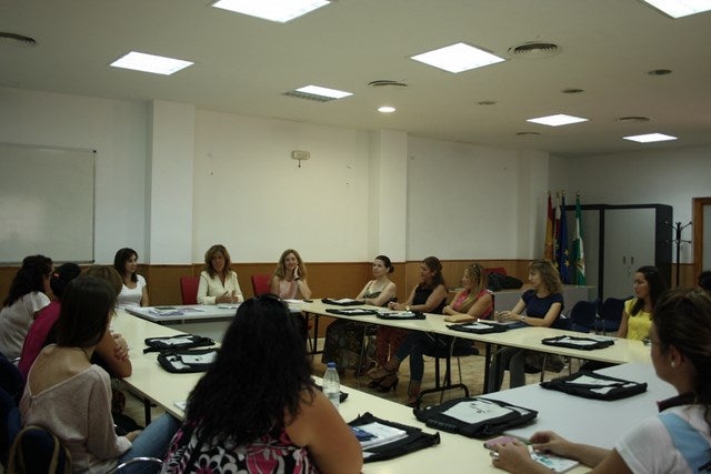 15 mujeres desempleadas se forman en el área de administración y gestión
