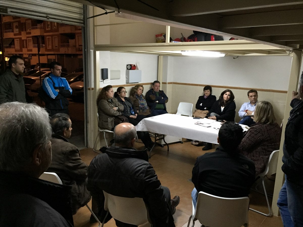 El PSOE continúa con su programa de reuniones vecinales en la zona de Emperadores