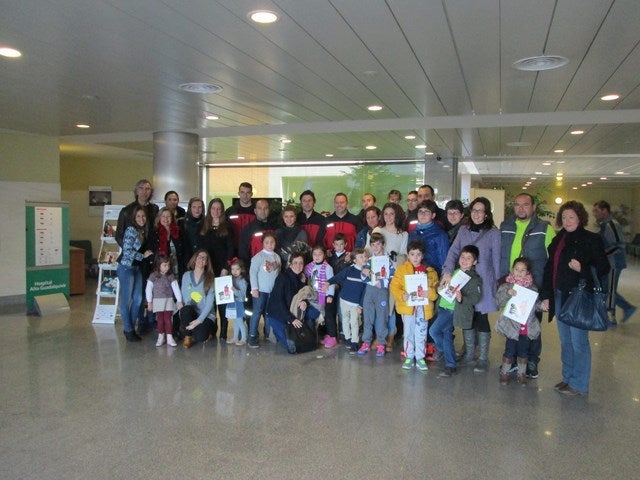 El colectivo 'Amar con M' y los bombreros promueven talleres de prevención de incendios para niños y mayores