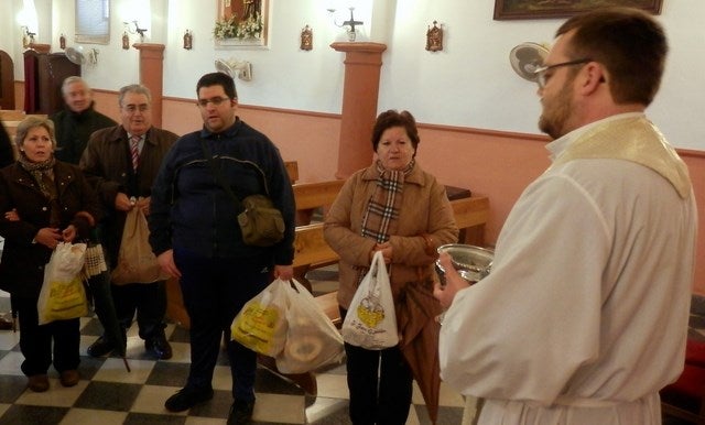 La ciudad se entrega por completo a la bendición de las roscas de San Blas, una tradición ya milenaria
