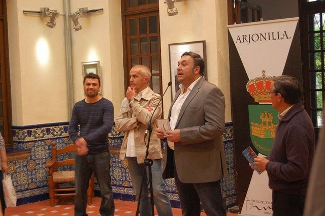 Expresividad y talento en la exposición 'Retales de Creatividad' en Arjonilla