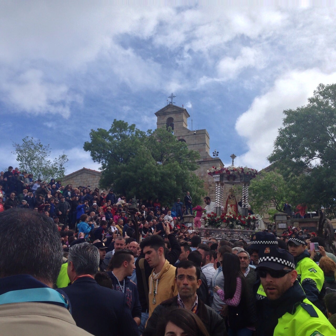 Multitudinaria eclosión de fe y sentimiento en el Cerro del Cabezo