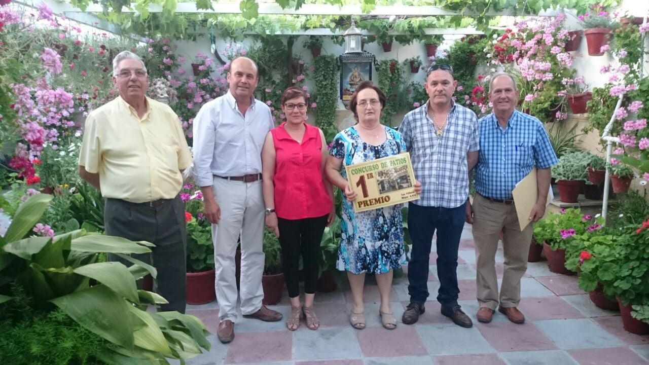 Belleza y gran colorido en el concurso de patios y rejas de Los Villares