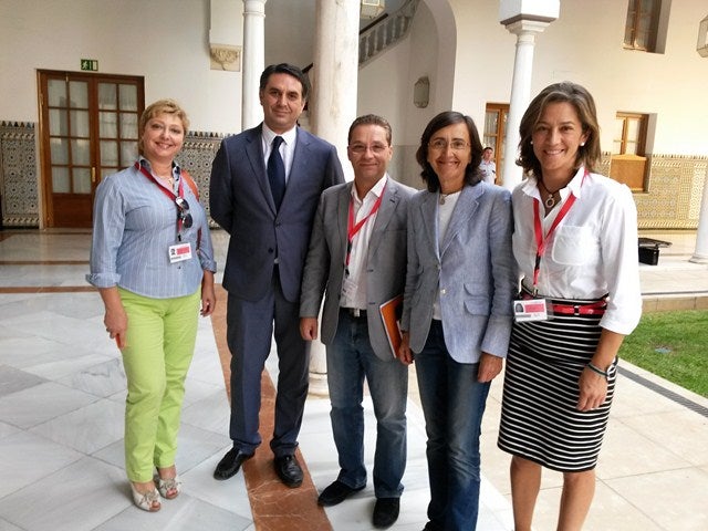 Representantes municipales visitan el Parlamento para comprometer proyectos para la ciudad