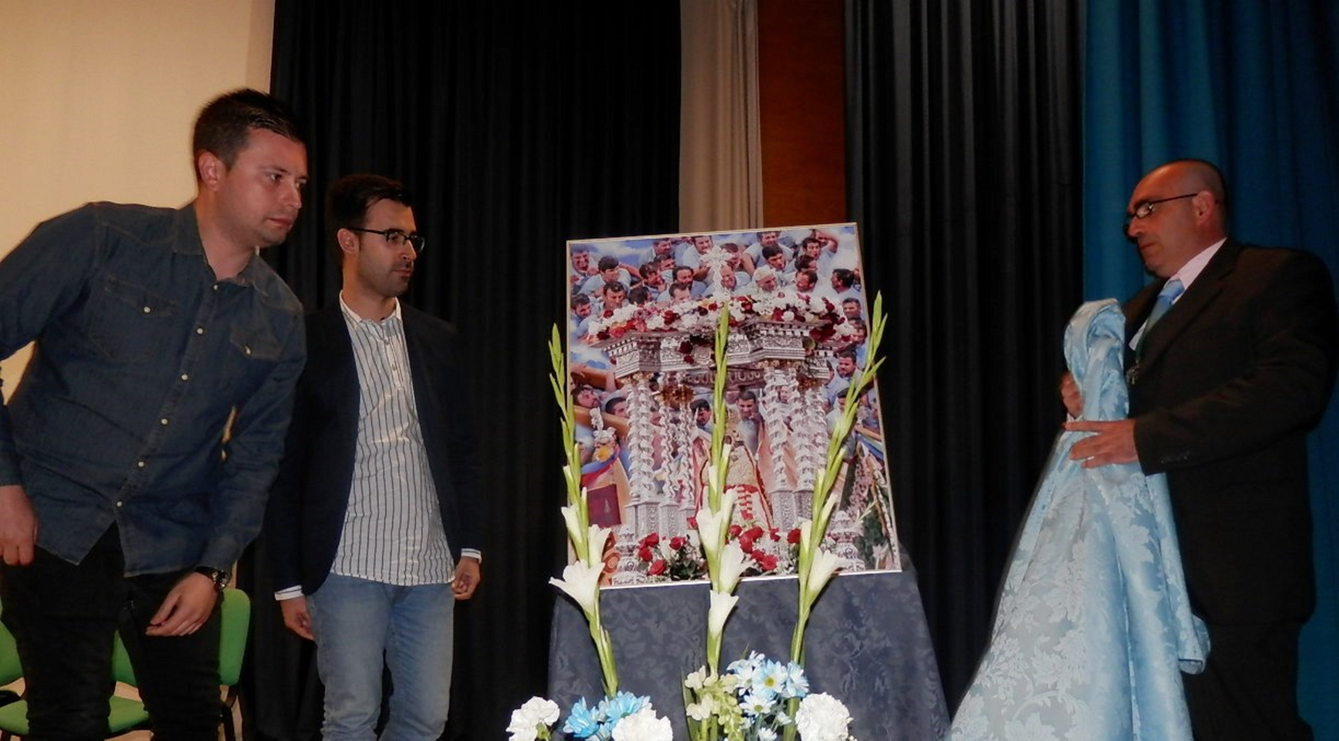El cartel de la Asociación Mariana de Anderos cautiva por su impactante realismo