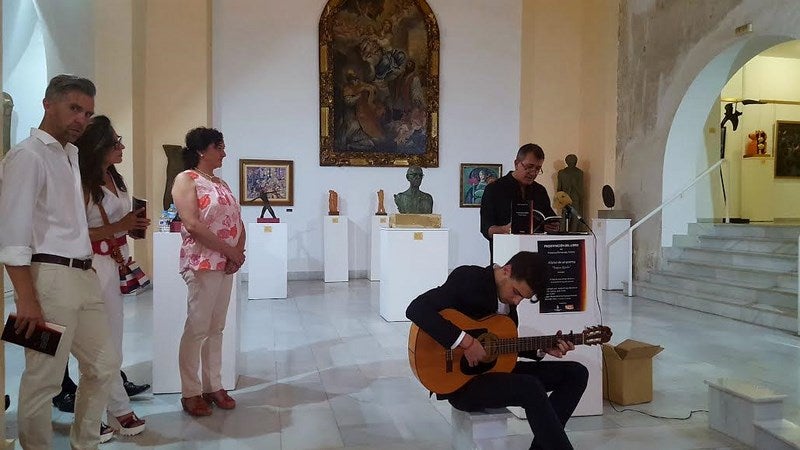 Presentación de la obra a cargo de su autor Patchy Fernández. 