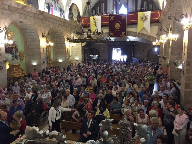 Lleno completo de la Real Basílica Santuario en la jornada de la Peregrinación Blanca. 