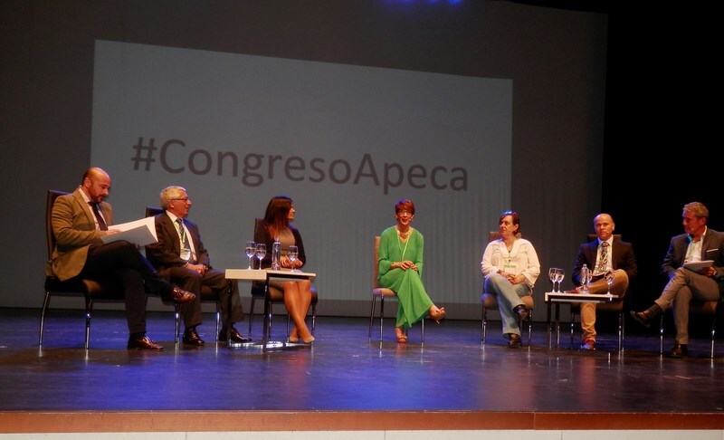 celebración de una mesa de debate entorno al sector mepresarial y de emprendedores. 