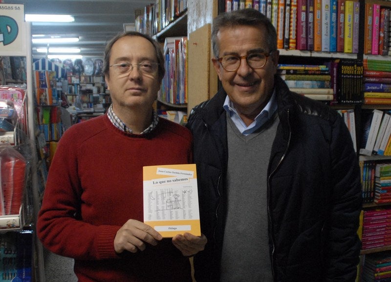 Juan Carlos Toribio presenta su primera novela disponible en establecimientos de Andújar como Papelería Blanco. 