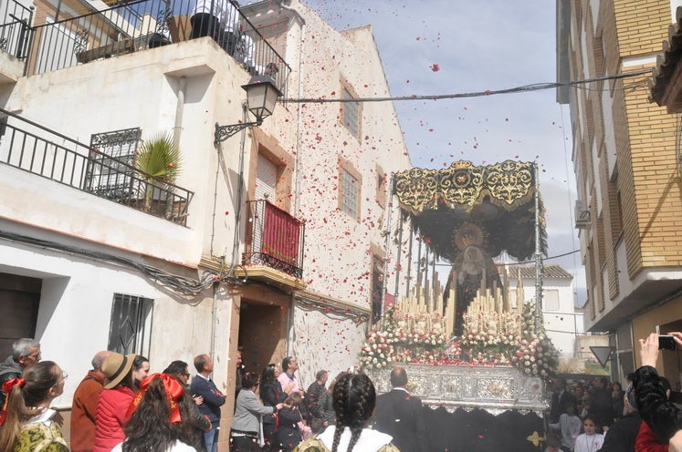 Fotos: La Cofradía de Santiago realiza una excelente estación de penitencia
