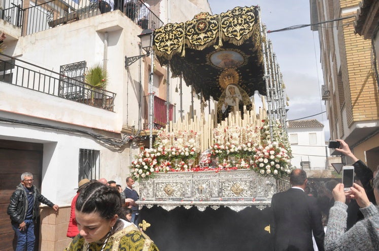 Fotos: La Cofradía de Santiago realiza una excelente estación de penitencia