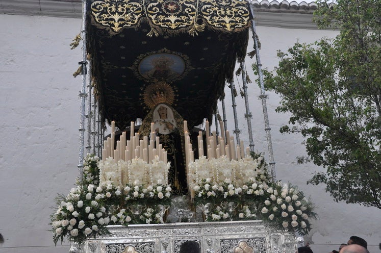 Fotos: La Cofradía de Santiago realiza una excelente estación de penitencia