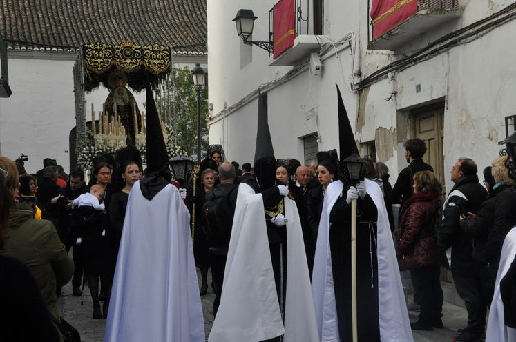 Fotos: La Cofradía de Santiago realiza una excelente estación de penitencia
