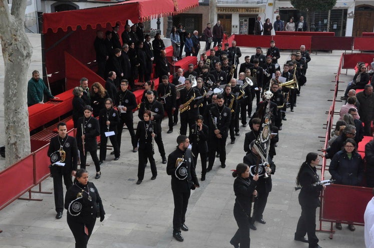 Fotos: La Cofradía de Santiago realiza una excelente estación de penitencia