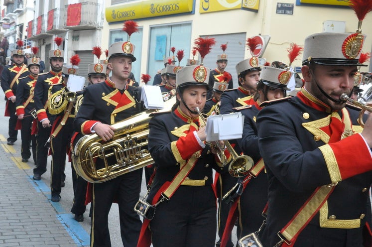 Fotos: La Cofradía de Santiago realiza una excelente estación de penitencia