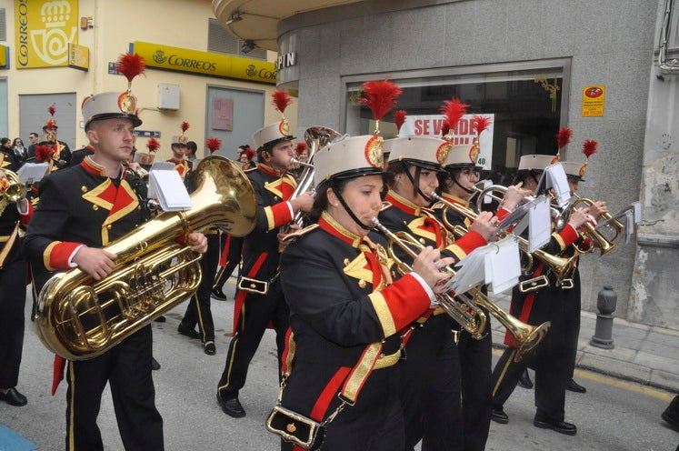 Fotos: La Cofradía de Santiago realiza una excelente estación de penitencia